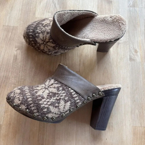 MUK LUKS Kameryn Brown Faux Fur Mule Winter Clog Wedge Snowflake Size 38 / 7.5 - Picture 2 of 9